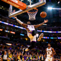 NBA全明星赛精彩扣篮瞬间，球员在空中舒展身体